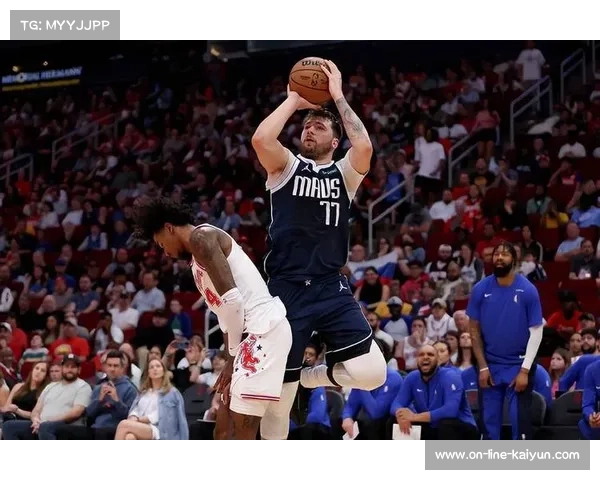 东契奇缺欧文照样闪耀 场均40分8.8篮板11助攻带领独行侠表现惊艳